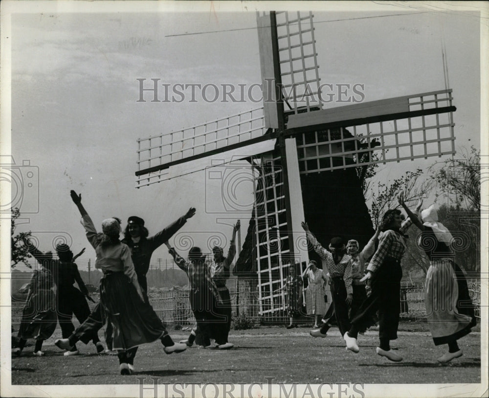 1955 Press Photo TULIPS FESTIVAL HOLLAND MICHIGAN - RRW84033 - Historic Images