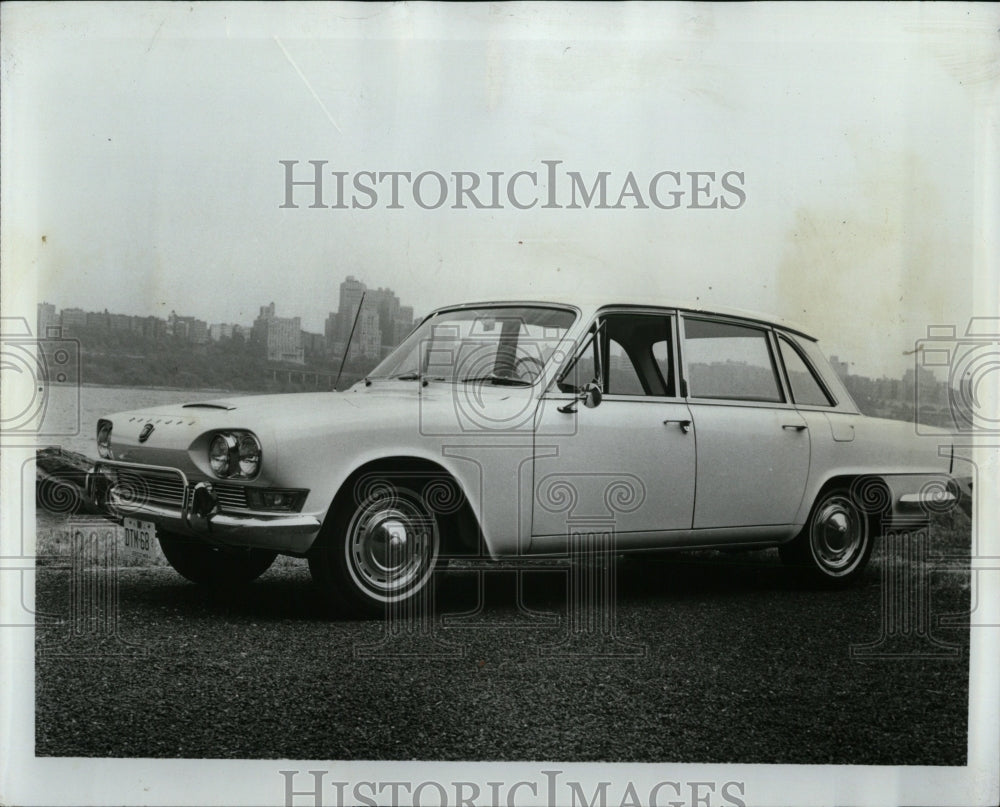 1966 Press Photo BRITISH TRIUMPH 200 SEDAN 1967 - RRW84157 - Historic Images