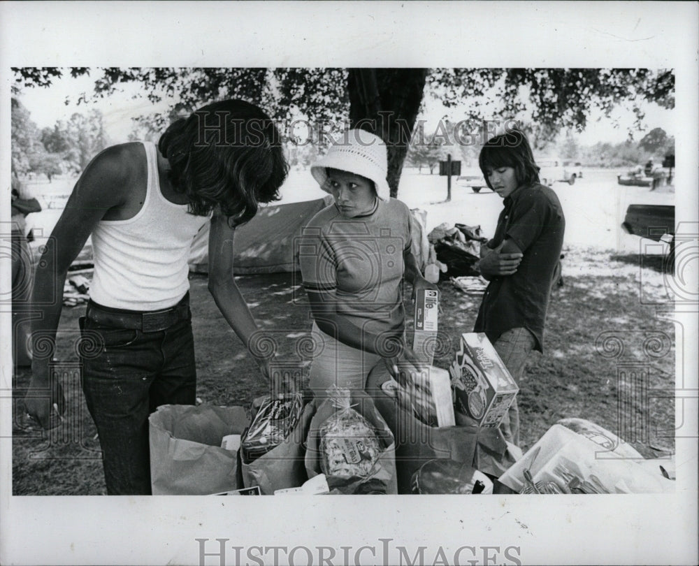 1977 Press Photo Adeladie True Detroit Groceries - RRW84195 - Historic Images