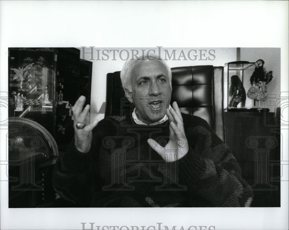 1989 Press Photo Jim Tuman Subject Dewars Profile Ads - RRW84211 - Historic Images