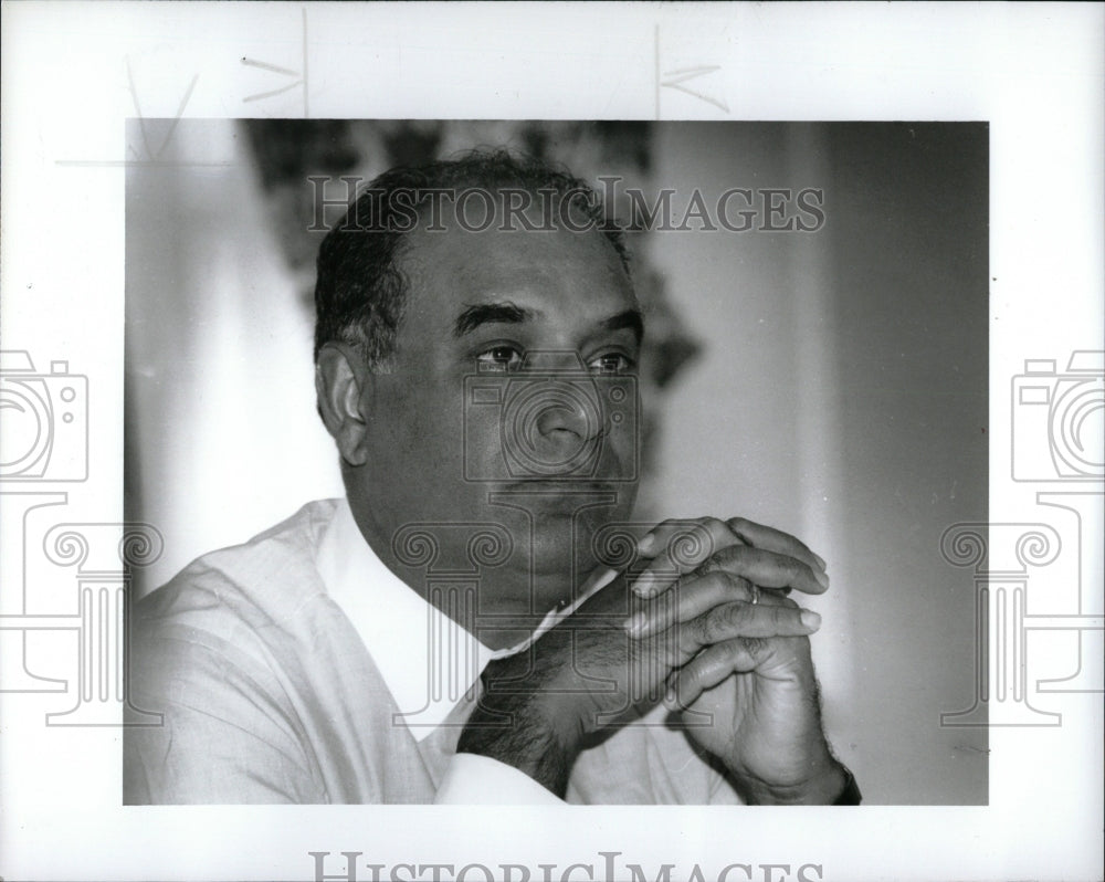 1991 Press Photo Naveen Ahuja Hotel Executive - RRW84271 - Historic Images