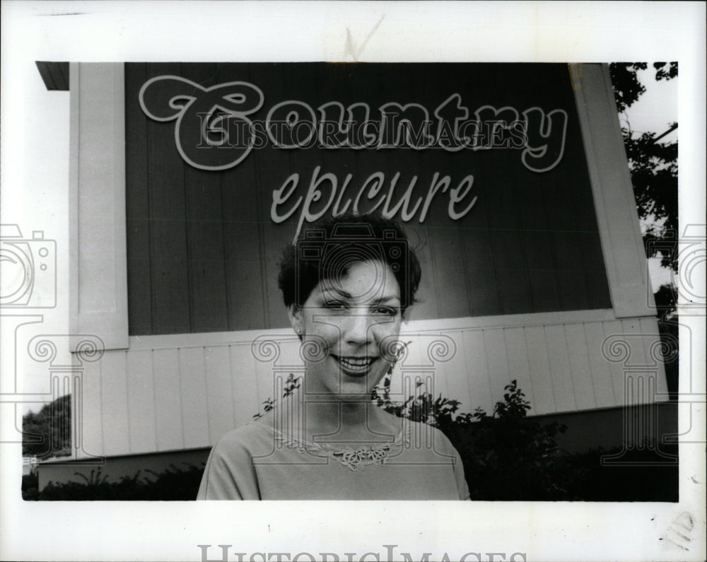 1986 Press Photo Karen Angelosante Restaurant Owner - RRW84309 - Historic Images