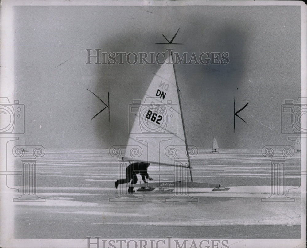 1963 Press Photo Oscar Anderson,ice boating - RRW84367 - Historic Images