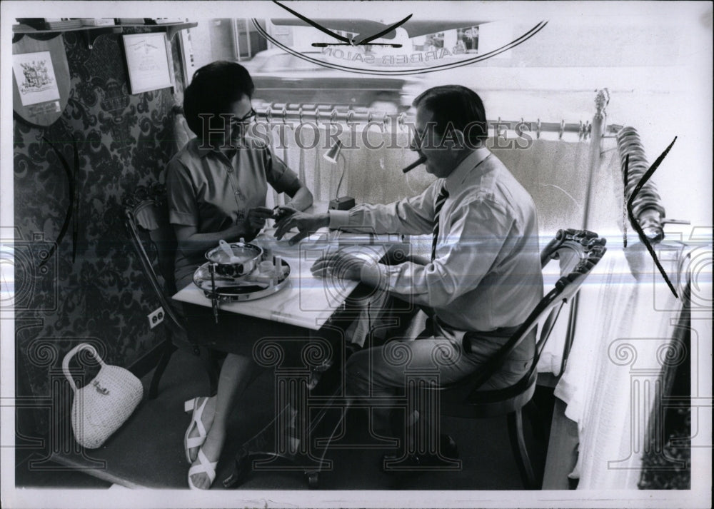 1970 Press Photo Man Receiving Pedicure - RRW84401 - Historic Images