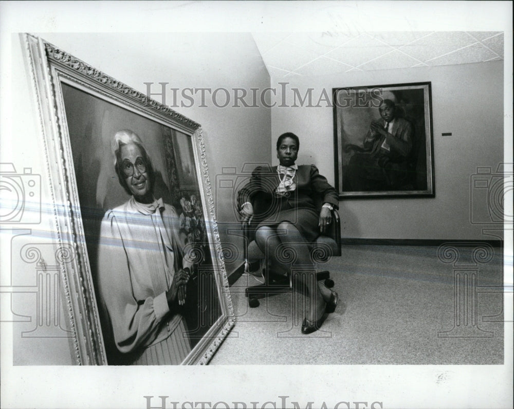 1988 Press Photo Director nancy Allen Nation Exhibit - RRW84409 - Historic Images