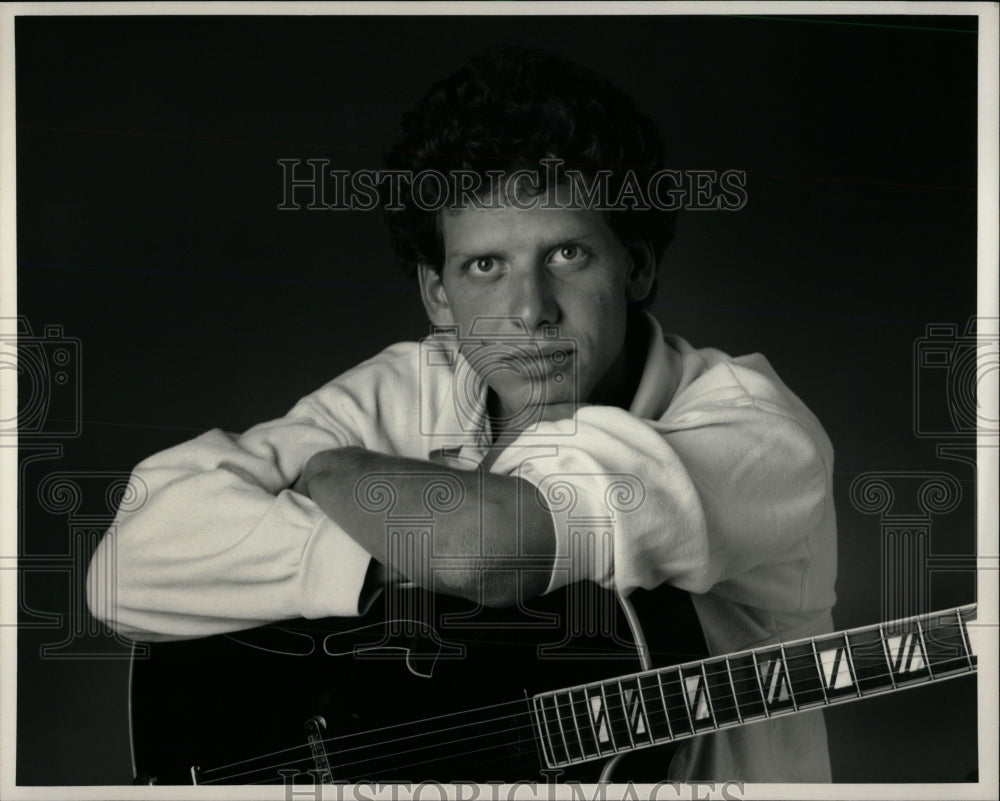 1987 Press Photo Danny Heines and His Guitar - RRW84483 - Historic Images