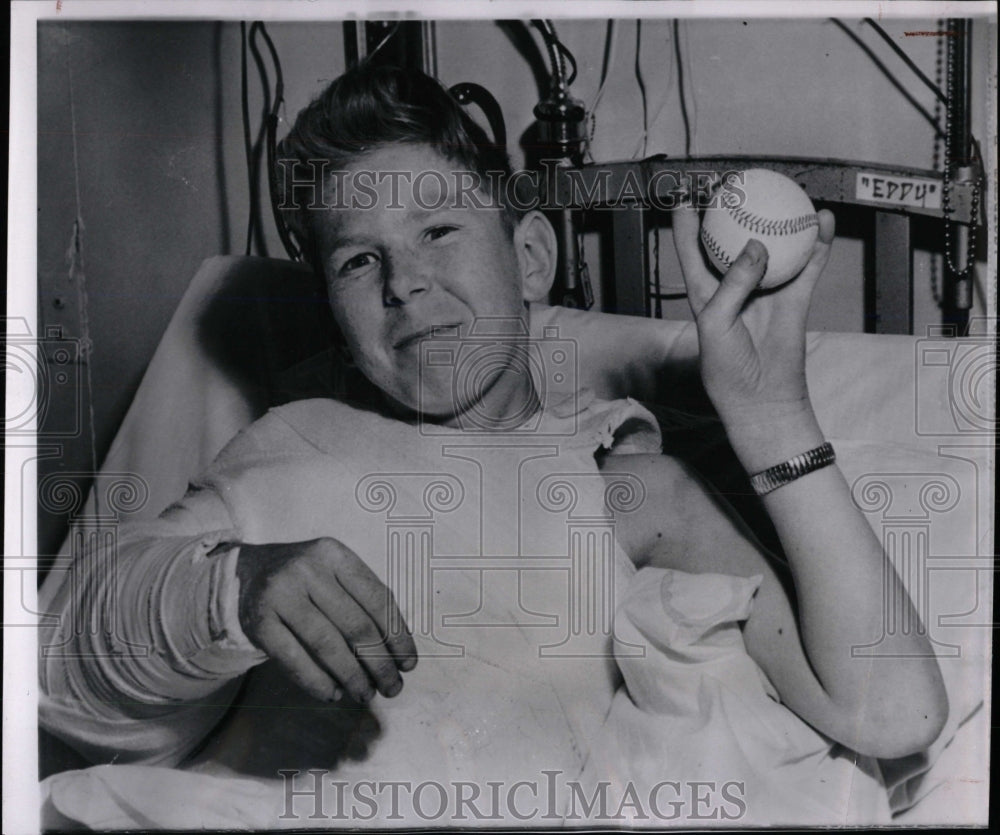 1962 Press Photo Everett Knowles Arm Reattached Rrw84555 Historic