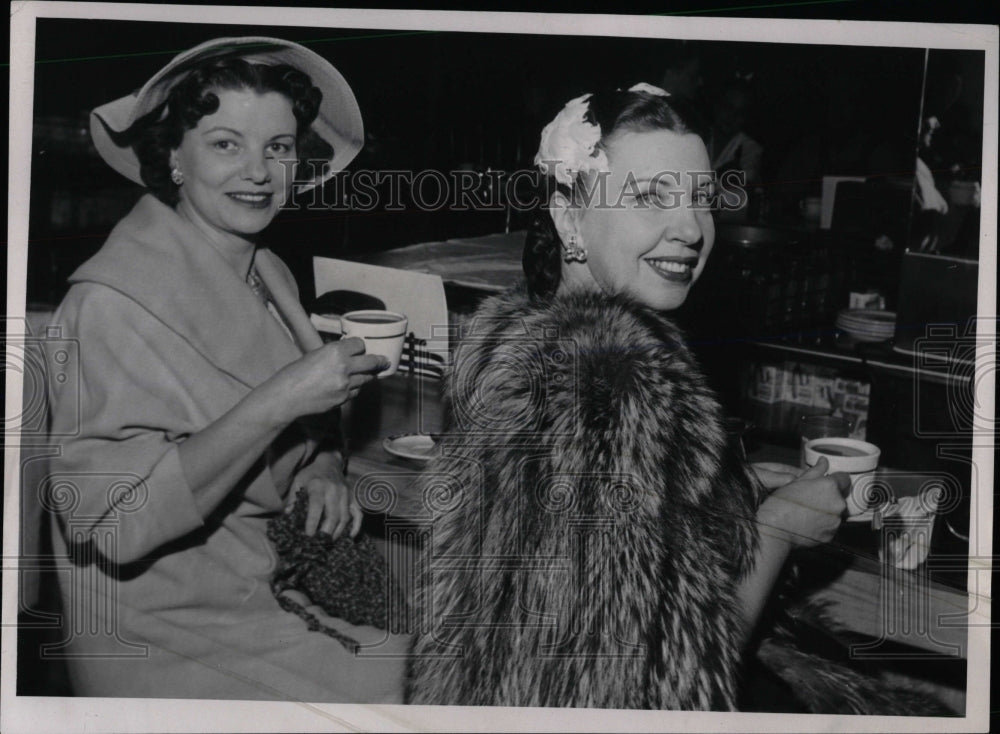 1957 Press Photo Mrs. Elenor Knapp having coffee - RRW84567 - Historic Images