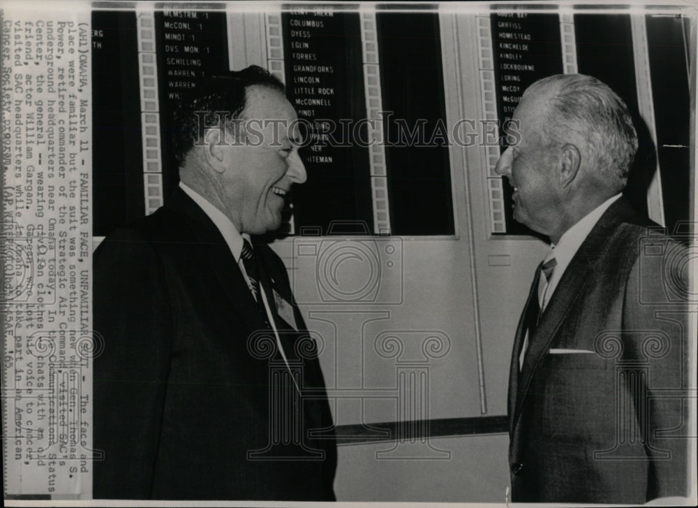 1965 Press Photo William Gargan chats Gen. Thomas Power - RRW84627 - Historic Images