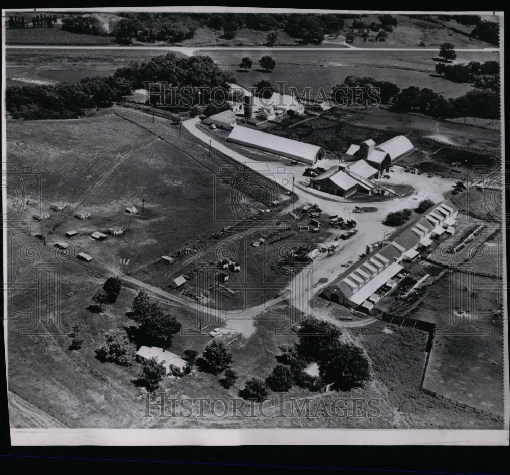 1959 Press Photo Acre Iowa Farm Nikita Khrushchev Visit - RRW84639 - Historic Images