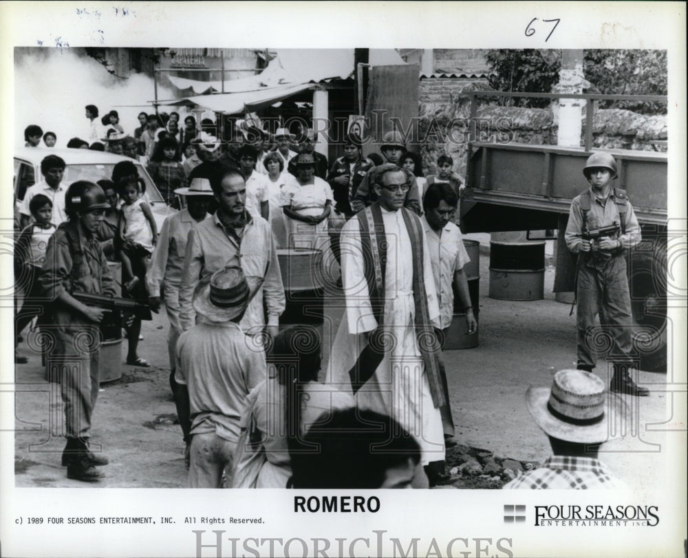 1989 Press Photo Raul Julia Puerto Rican Actor Romero - RRW84655 ...