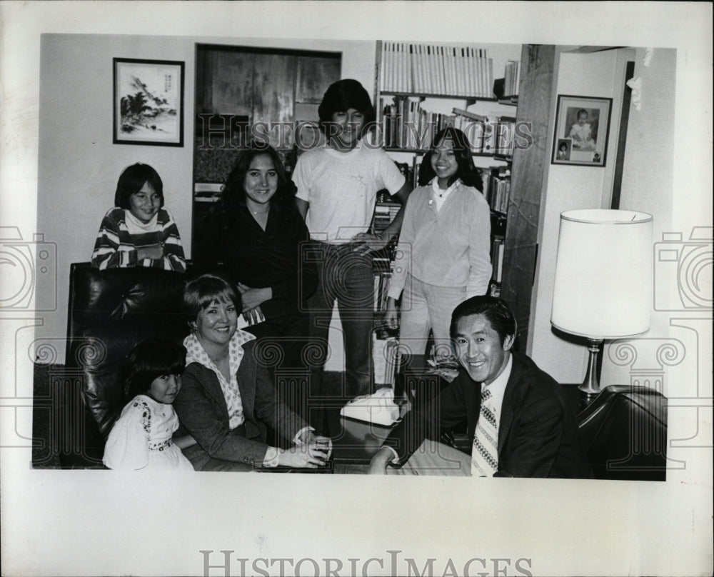 1979 Press Photo Steve Jung Family Restauranteur Snap - RRW84683 - Historic Images