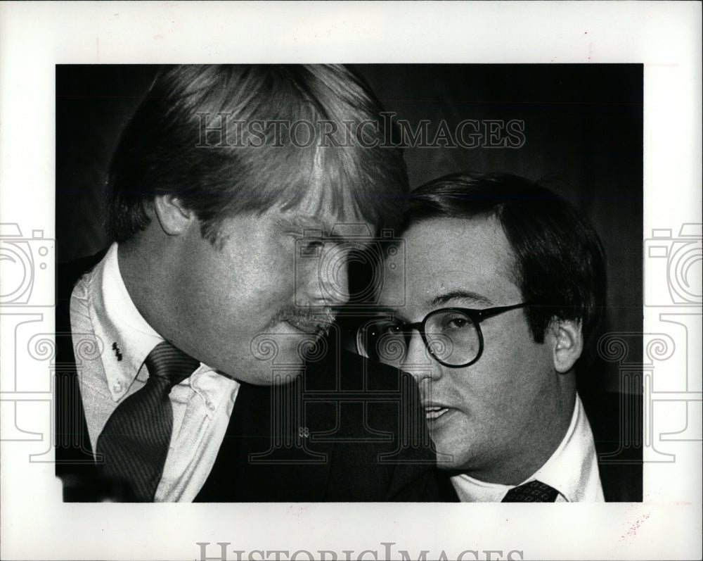 1982 Press Photo Economic Debater Robert Bardwell - RRW84747 - Historic Images