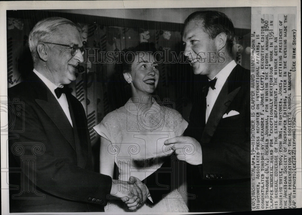 1952 Press Photo John Hightower Alexander Jone reporter - RRW84769 - Historic Images