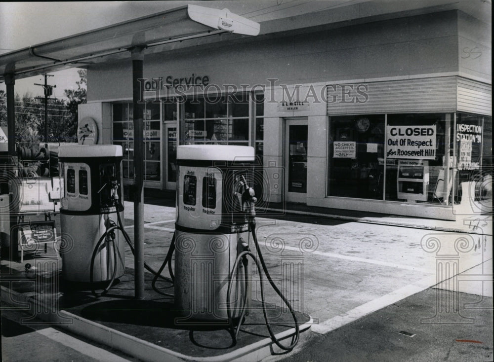 1970 Press Photo Roosevelt Hill Denver Mobil Service - RRW84807 - Historic Images