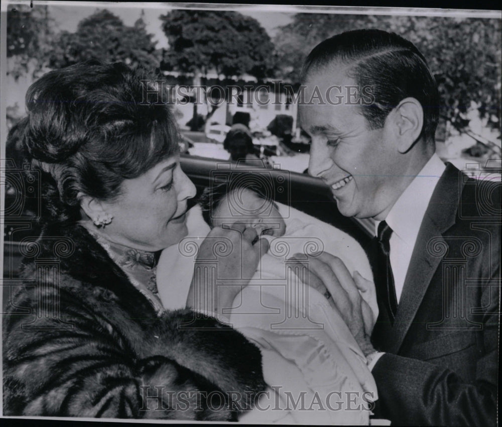 1962 Press Photo Laraine Day and Mike Grilikhes - RRW84845 - Historic Images