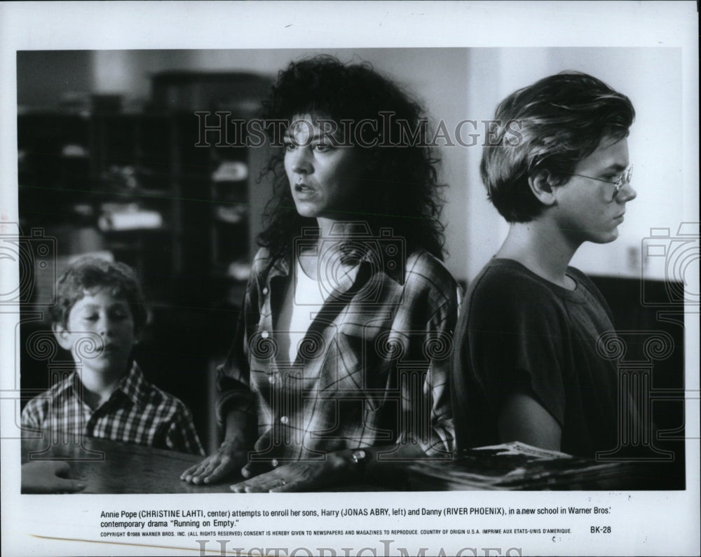 1988 Press Photo Annie Pope Harry Danny Warner Bros - RRW85053 - Historic Images