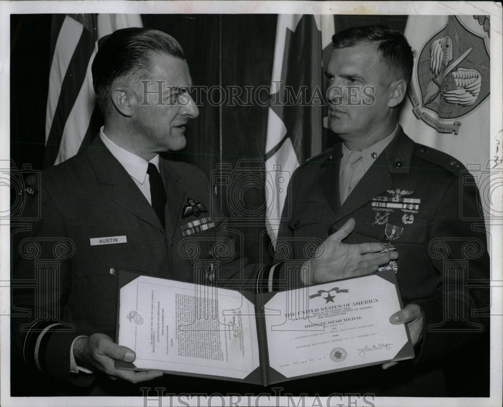 1969 Press Photo Major General Austin Col Glen Harlow - RRW85083 - Historic Images