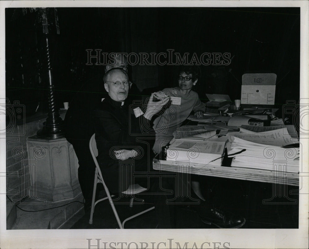 1970 Press Photo Rev Gerrit Barnes rector Christ Chruch - RRW85085 - Historic Images