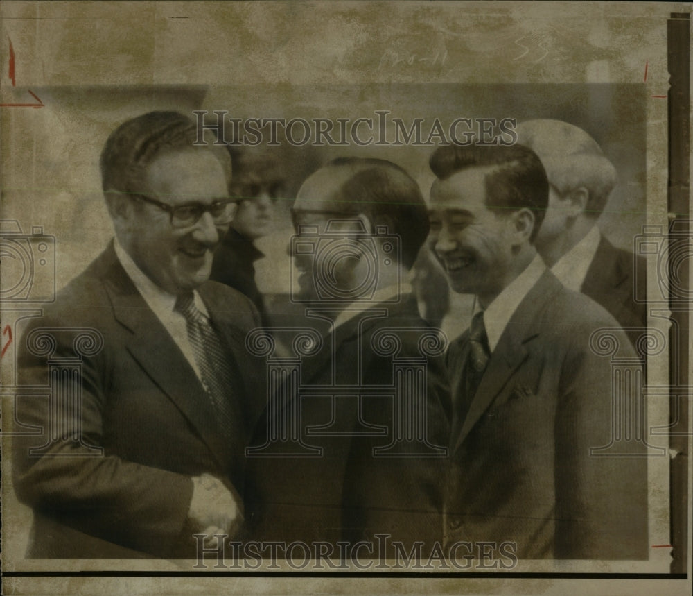 1972 Press Photo Henry Kissinger Bids Farewell Nguyen - RRW85185 - Historic Images
