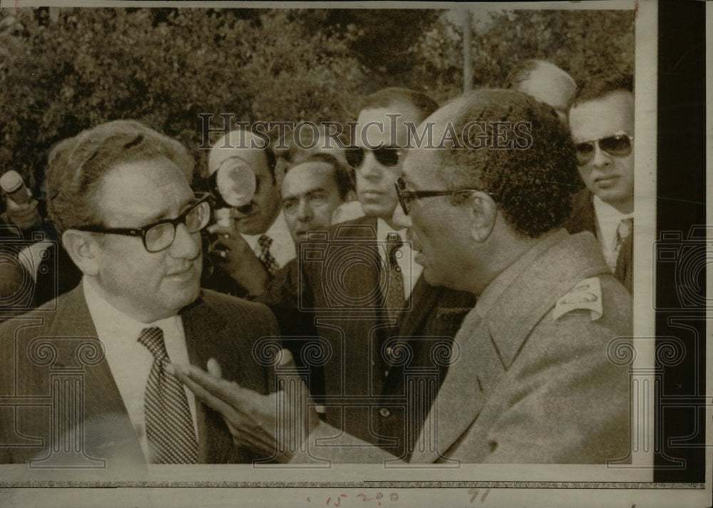 1974 Press Photo Egyptian Anwar Sadat Israel Kissinger - RRW85205 - Historic Images