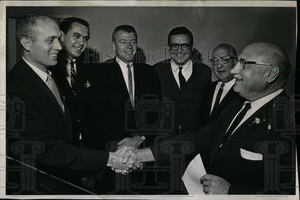 1965 Press Photo Louis Gelt President Congrats Eugene - RRW85297 - Historic Images
