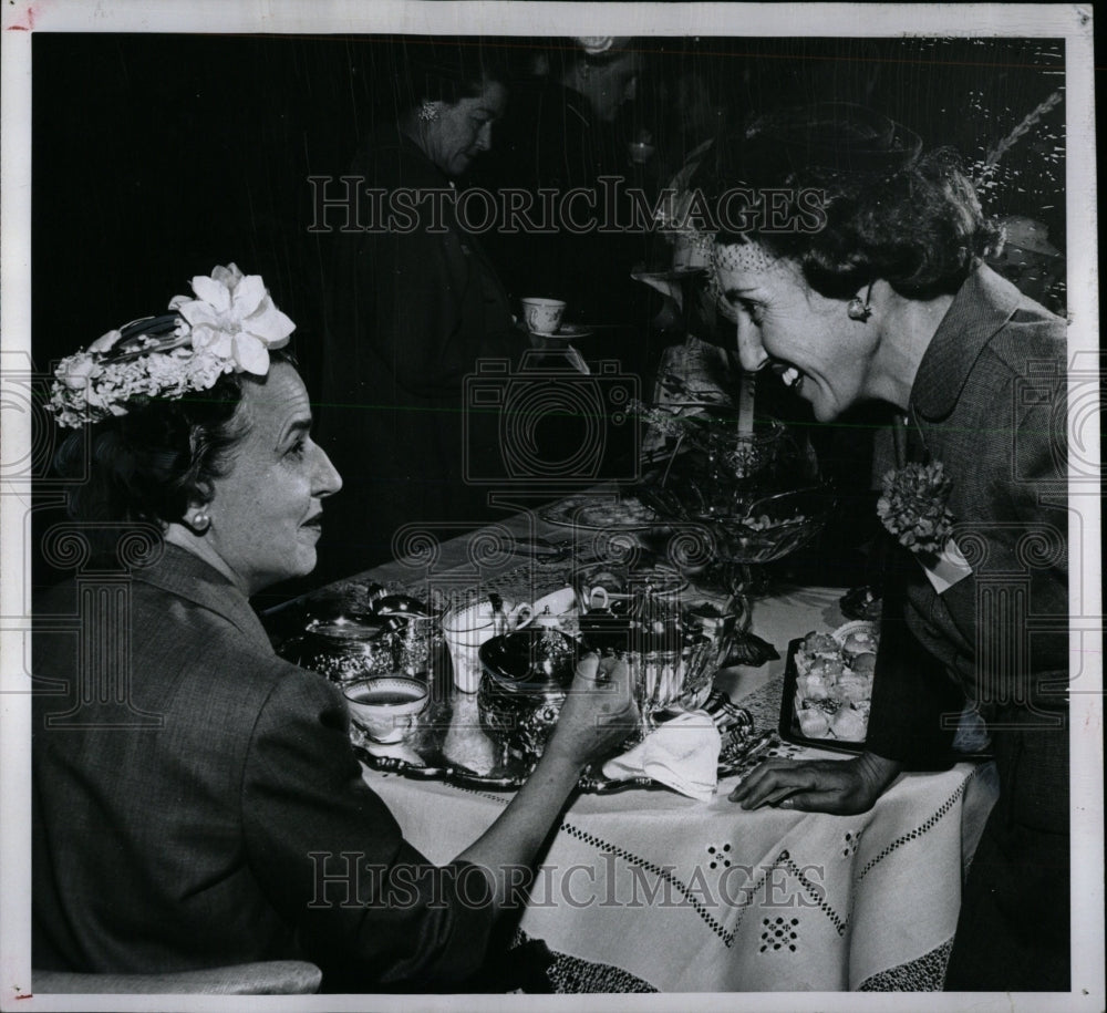 1960 Press Photo Mrs. Emmett Heitler Anniversary Tea - RRW85389 - Historic Images