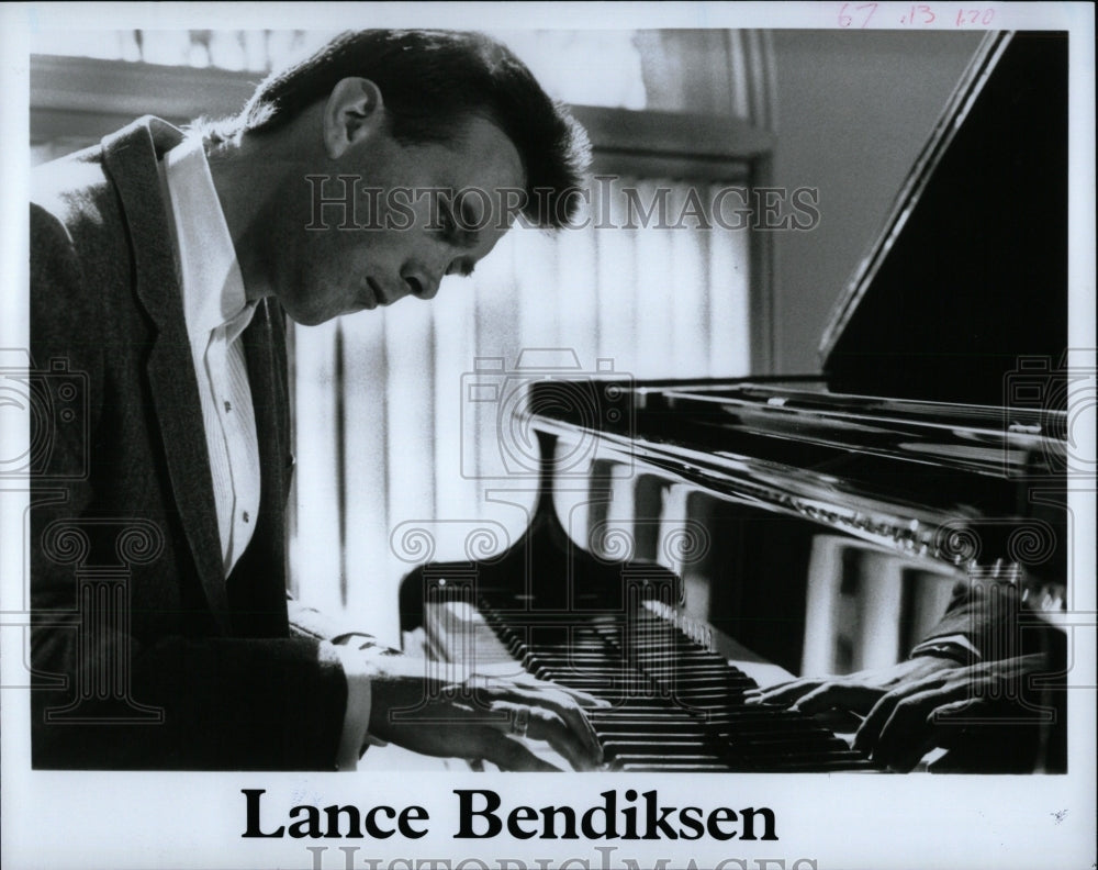 1998 Press Photo Lance Bendiksen pianist entertainer - RRW85449 - Historic Images