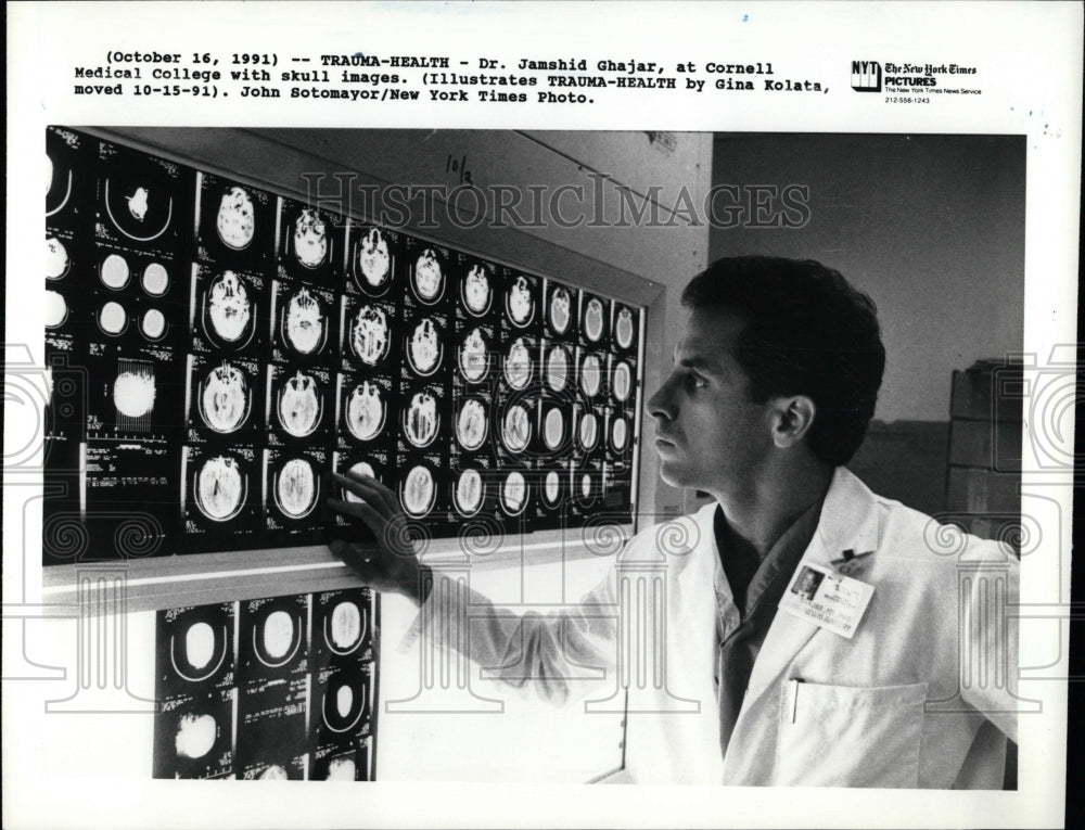 1991 Press Photo Dr Jamshid Ghajar Cornell Medicine - RRW85471 - Historic Images