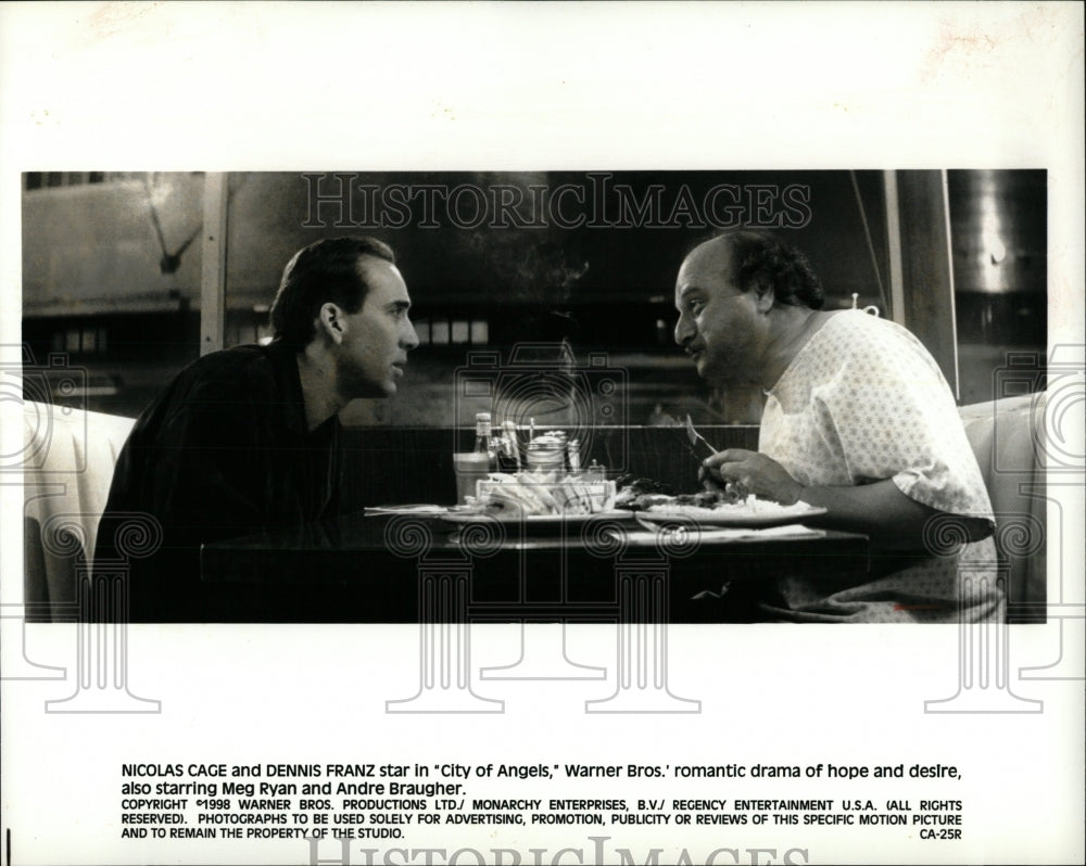 1998 Press Photo Nicolas Cage and Dennis Franz &quot;City of - RRW85537 - Historic Images