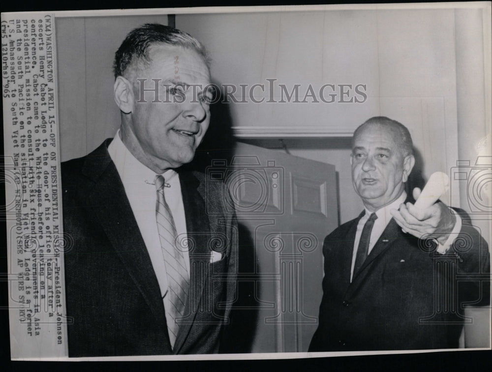 1965 Press Photo President Johnson escorts Henry Cabot - RRW85773 - Historic Images