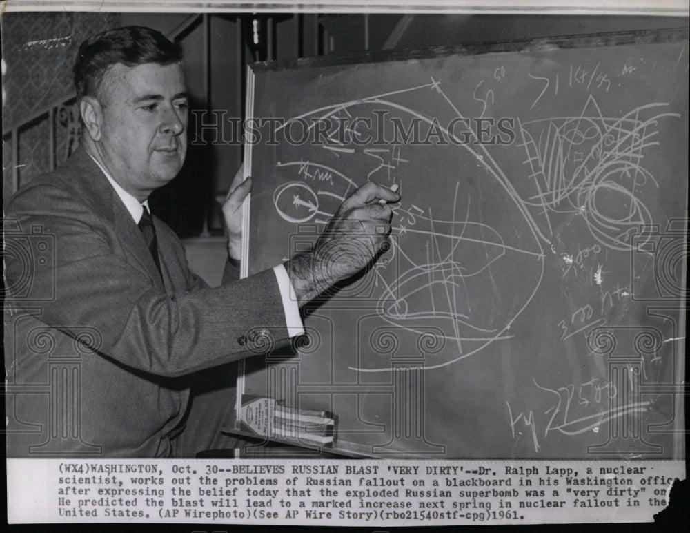 1961 Press Photo Dr Ralph Lapp nuclear scientist works - RRW85967 - Historic Images