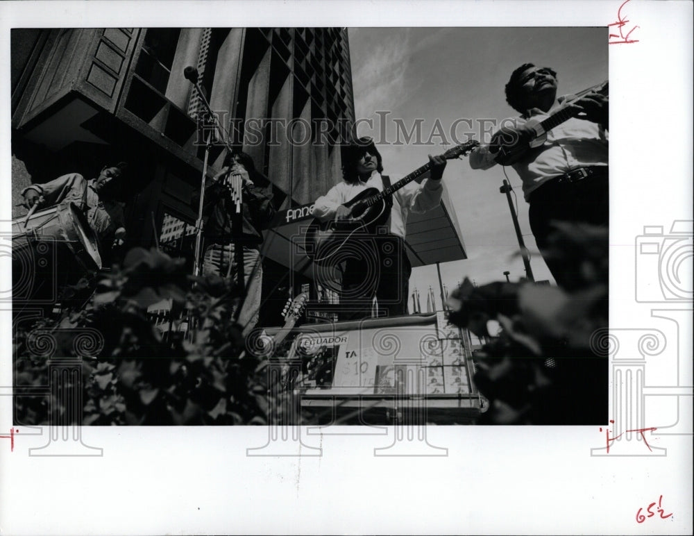 1990 Press Photo Imbaya Bolivian Musical Trio - RRW86057 - Historic Images