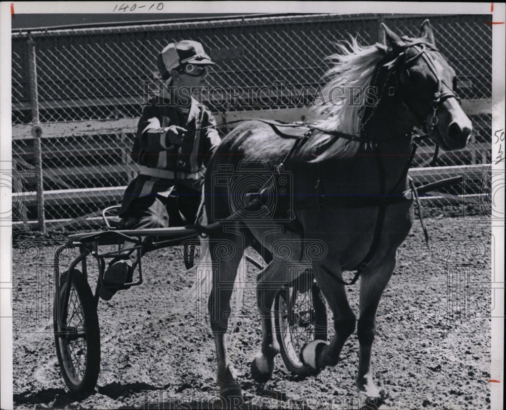 1971 Press Photo Doug Eberhard drove Pony Pat - RRW86537 - Historic Images