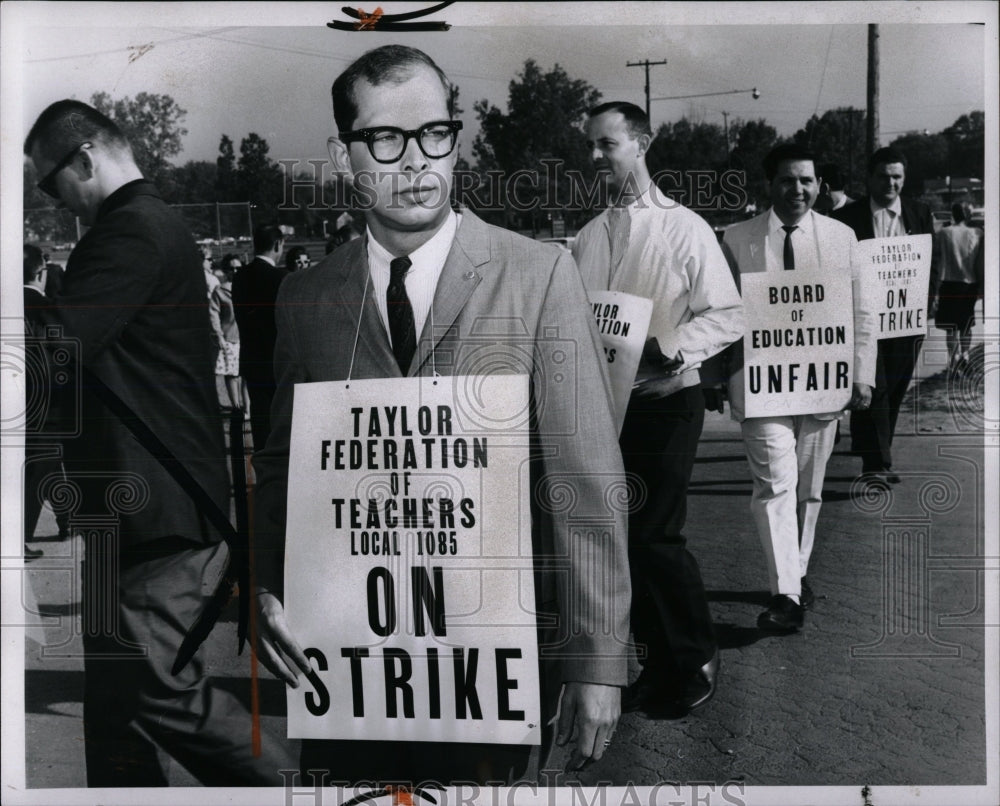 1966 Press Photo Teacher Strikes Rollie Hop Good - RRW86573 - Historic Images