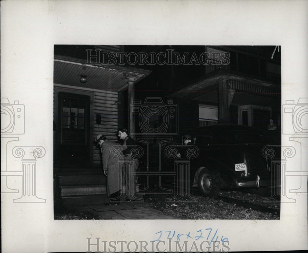 1938 Press Photo Drunk driver being escorted into hse - RRW86611 - Historic Images