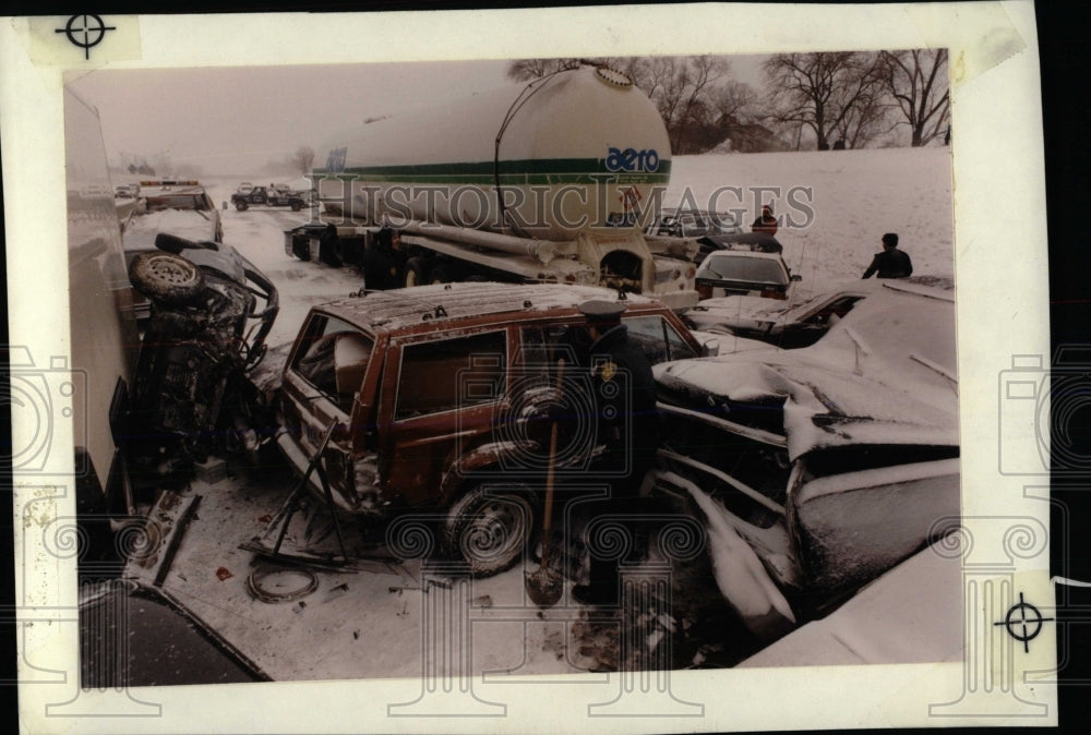 1990 Press Photo Accident Auto Detroit Loy Roas Snow Ba - RRW86649 - Historic Images