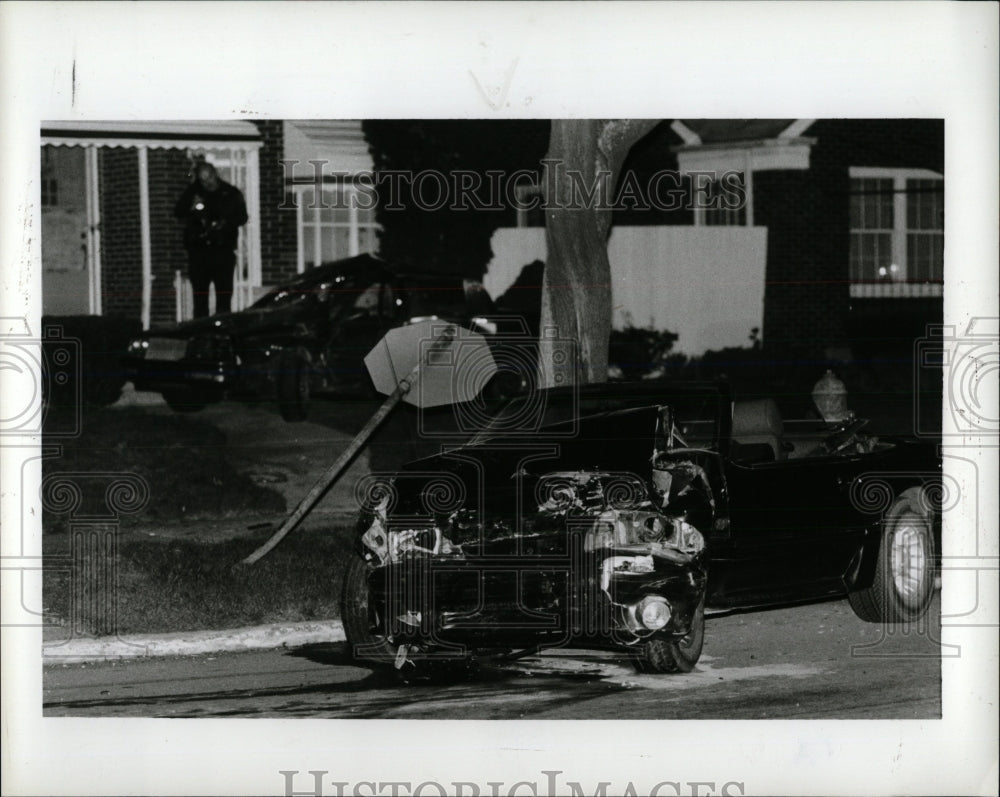 1990 Press Photo Stolen car crashed - RRW86659 - Historic Images