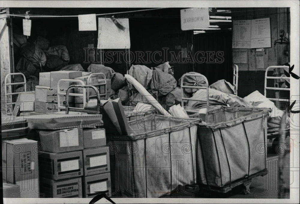 1970 Press Photo Fort Street Post Office mail piled-up - RRW86665 - Historic Images