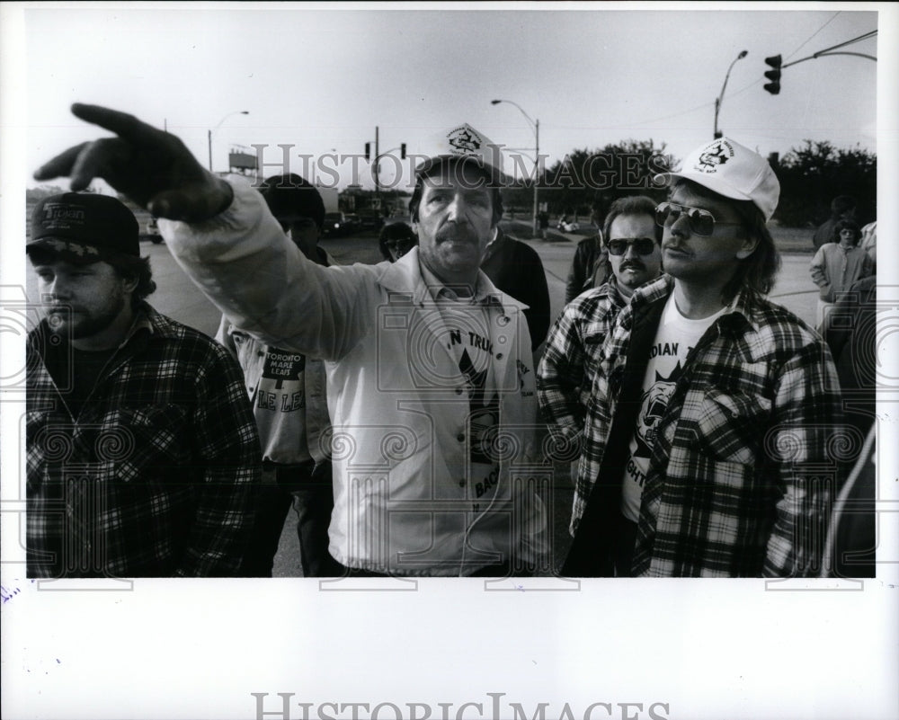 1990 Press Photo Wayne Whitney driver spokesperson - RRW86673 - Historic Images