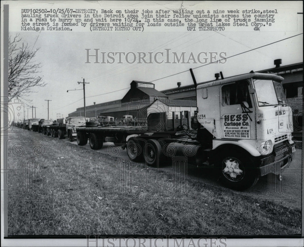 1967 Press Photo Truck drivers on strike in Detroit Are - RRW86693 - Historic Images