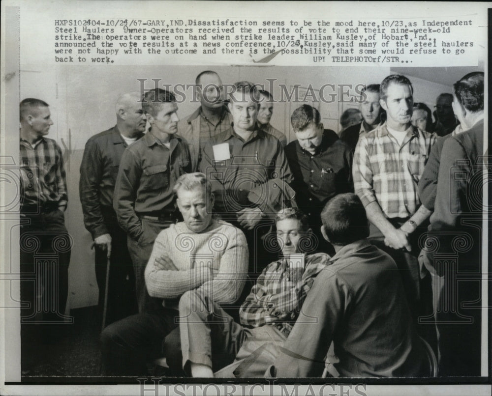 1967 Press Photo Independent Steel Haulers Strikes - RRW86713 - Historic Images