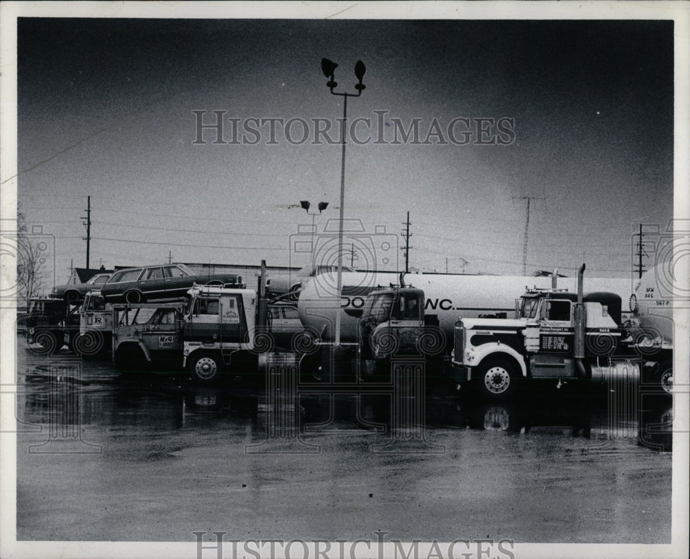 1979 Press Photo Detroit Truckers Strike Woodhaven Area - RRW86721 - Historic Images