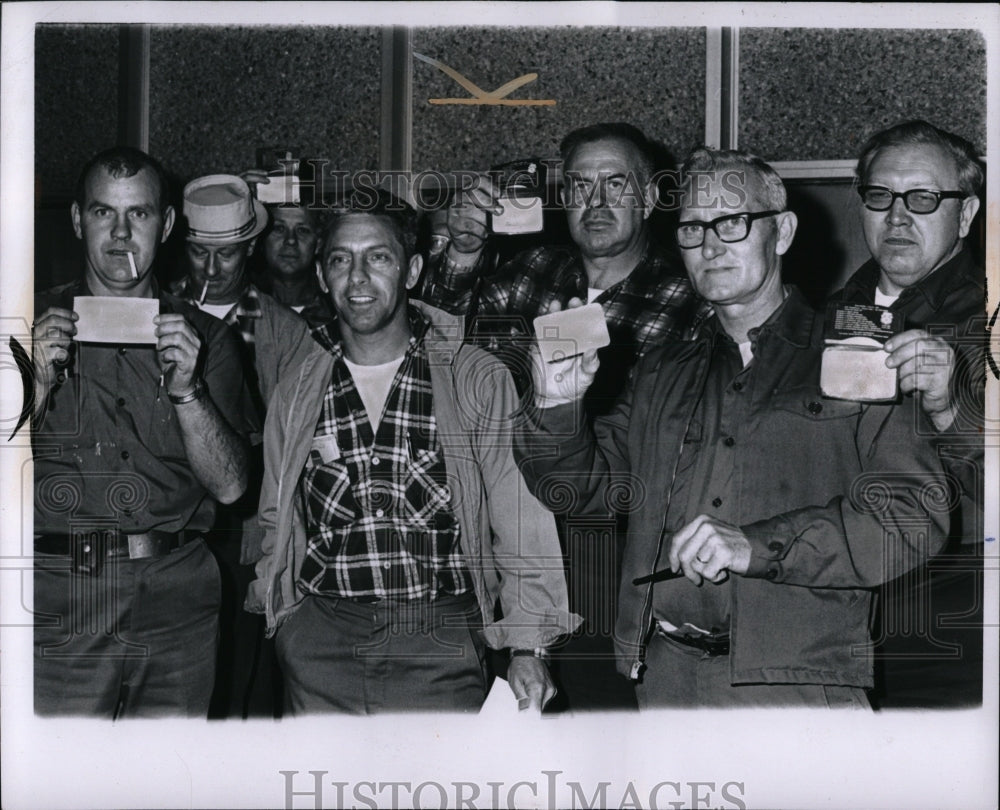 1970 Press Photo Strike Steel Haulers Barred - RRW86727 - Historic Images