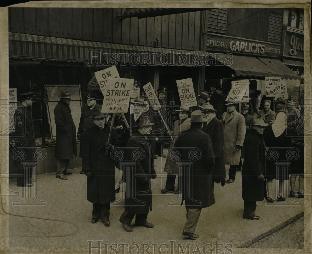 1947 Press Photo General Strike Action Critical Mass La - RRW86765 - Historic Images