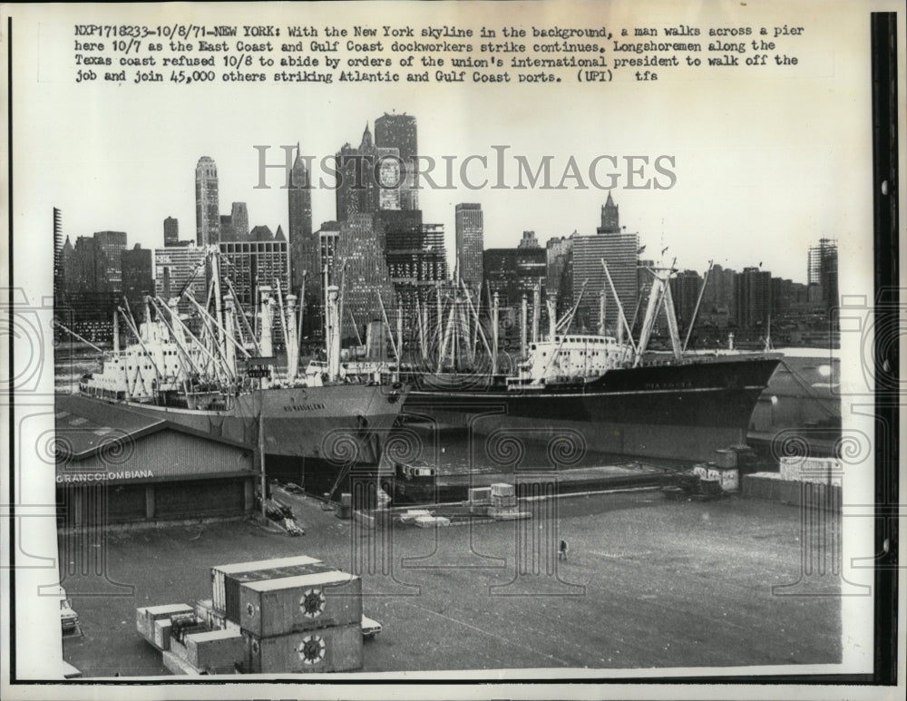 1971 Press Photo Longshoremen Port Workers Strike - RRW86781 - Historic Images