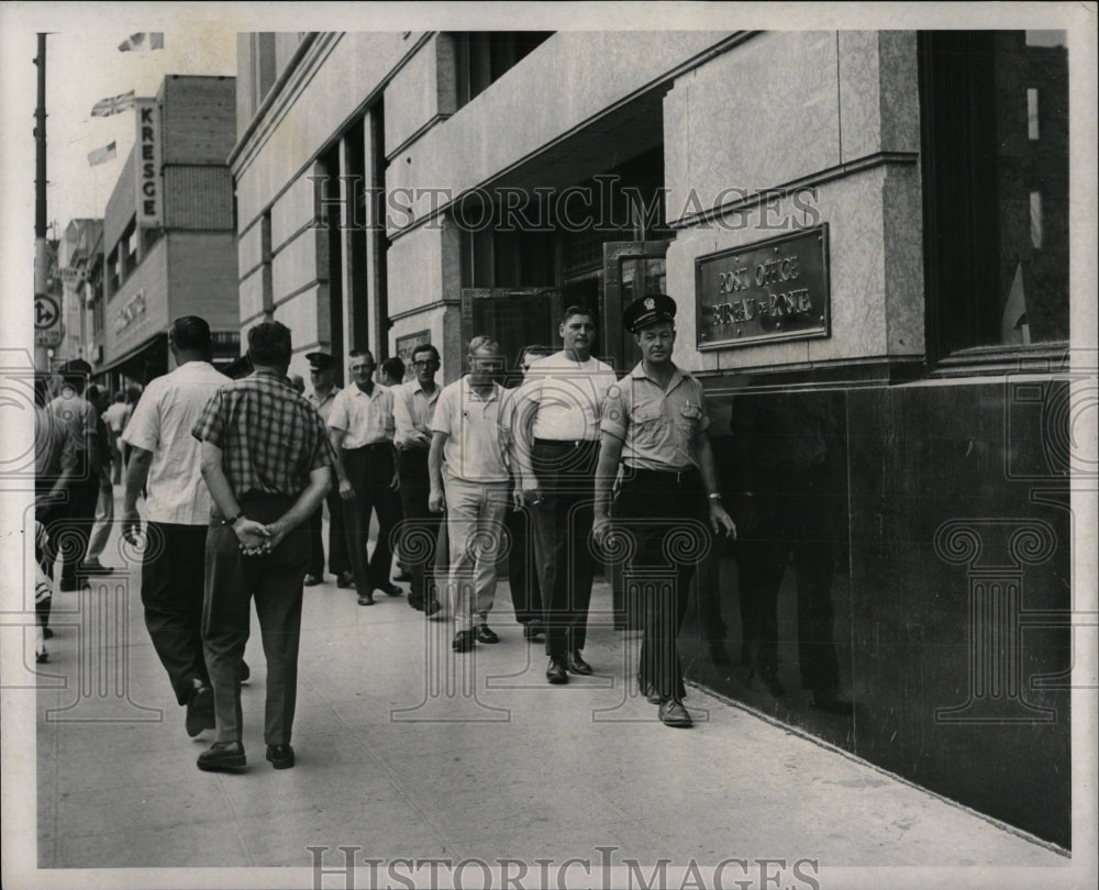 1965 Press Photo Windsor postal workers on strike - RRW86791 - Historic Images