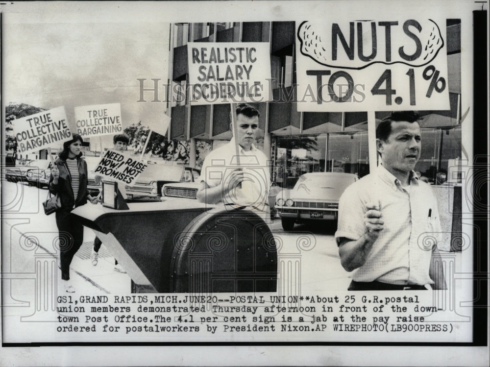 1968 Press Photo Strikes Postal Union Member Demonstrat - RRW86809 - Historic Images