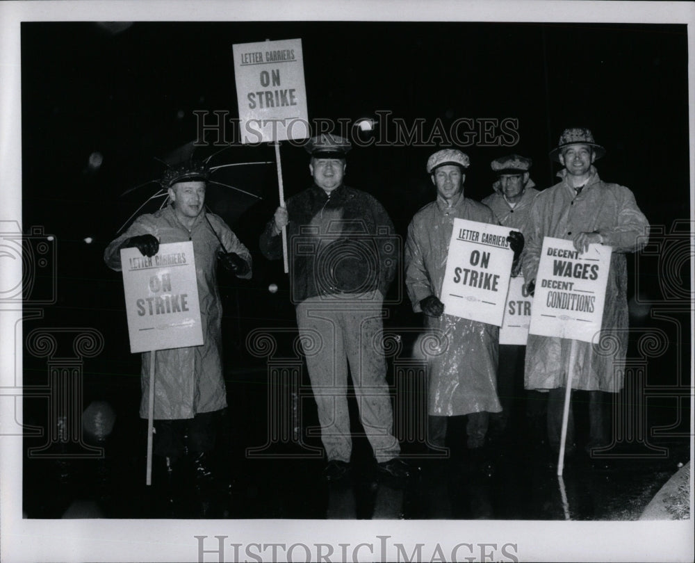 1970 Press Photo Michigan postal workers on strike. - RRW86811 - Historic Images