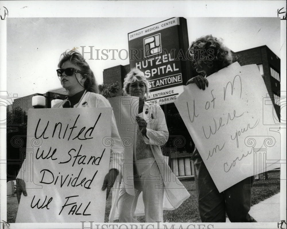 1989 Press Photo Strikes Nurses Sympathy Protest Hutzel - RRW86845 - Historic Images